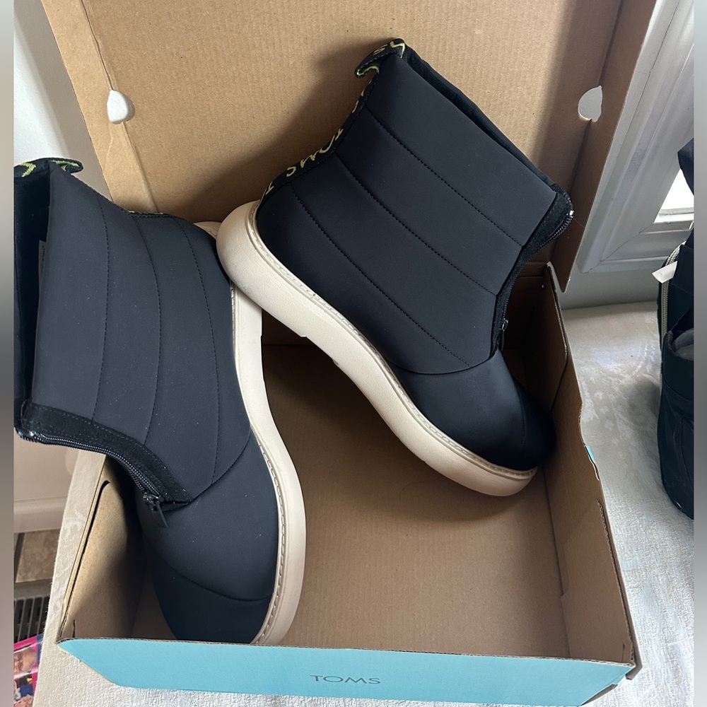 New without tags! Comfy winter boots